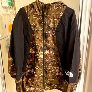 Like new The North Face windbreaker jacket size L